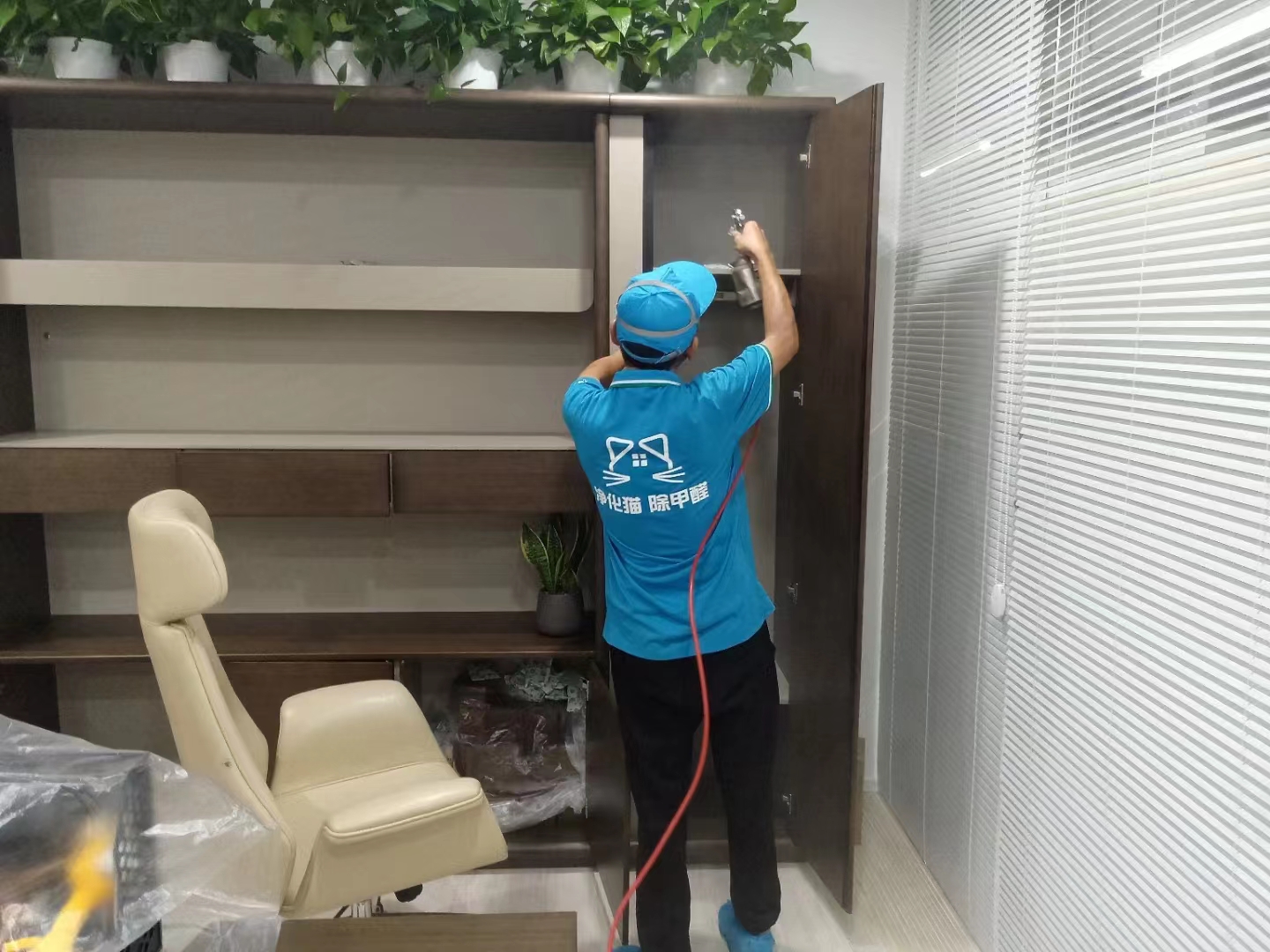 以FOH除甲醛果凍為代表的放置類除醛產(chǎn)品和上門除甲醛服務(wù)哪個更適合消費者